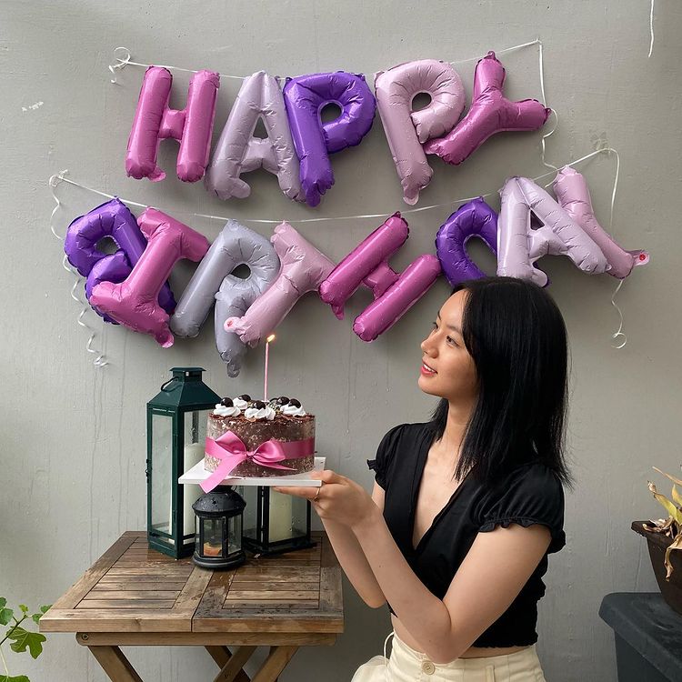 '류준열♥'혜리, 28살 생일 축하에 행복…5000만원 기부자의 높은 콧대