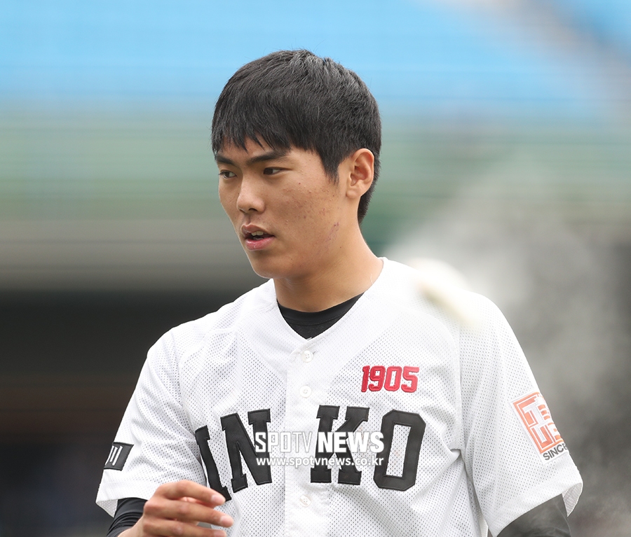 [포토S] 인천고 에이스 윤태현, 2회 올라와 무실점 투구