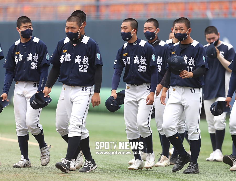 [포토S] 4강 진출한 유신고, '우리도 삭발 군단'