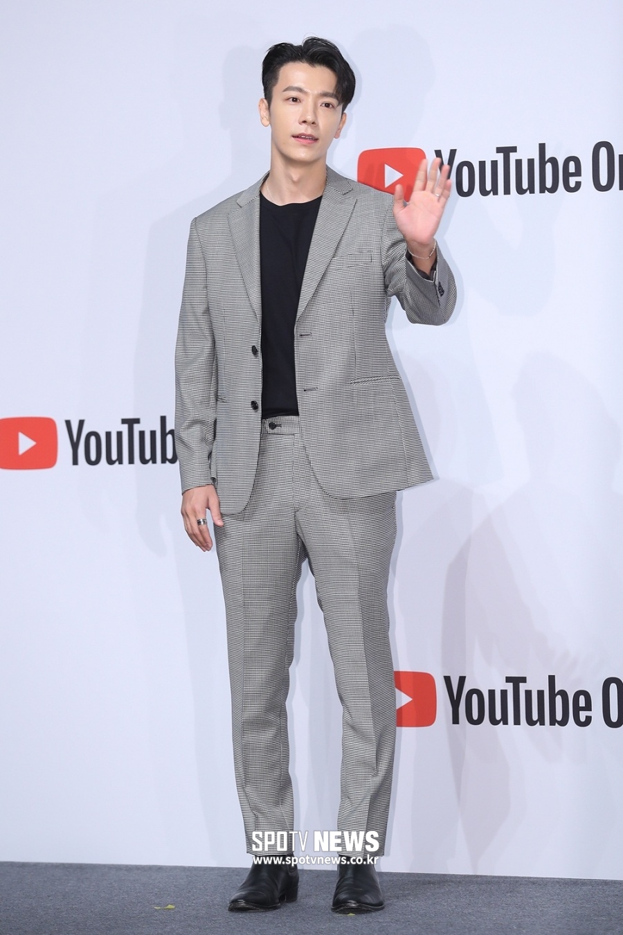 슈퍼주니어 동해, 따뜻한 미담…"쓰러진 오토바이 운전자 도왔다"