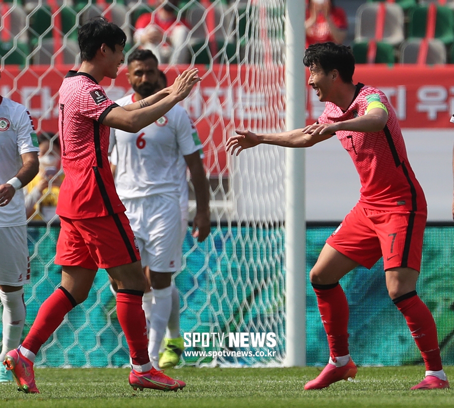 [포토S] 송민규, '흥민이 형 저 골 넣었어요!'