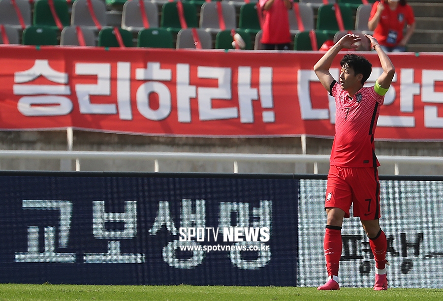 [포토S] PK 역전골 넣은 손흥민