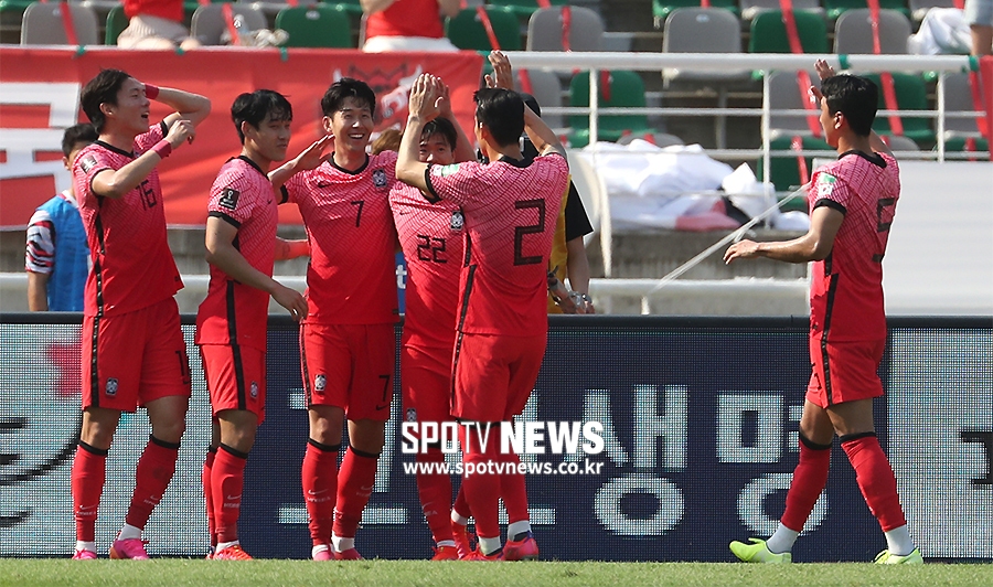 [포토S] 손흥민, 역전골 성공시킨 캡틴