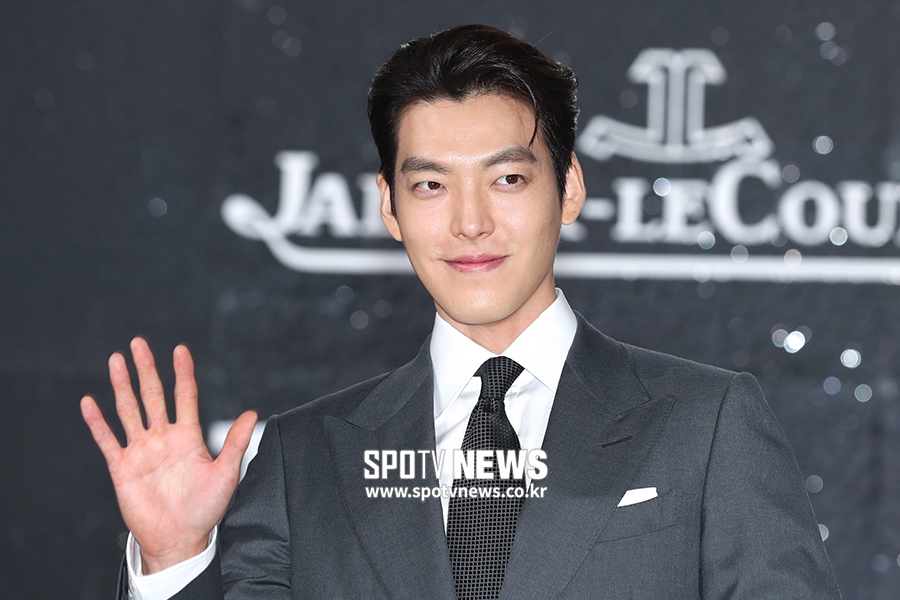 [포토S] 김우빈, 멋진 손인사