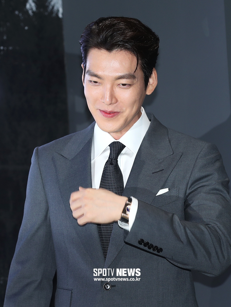 [포토S] 김우빈, "잘생겼다" 외침에 정신이 혼미