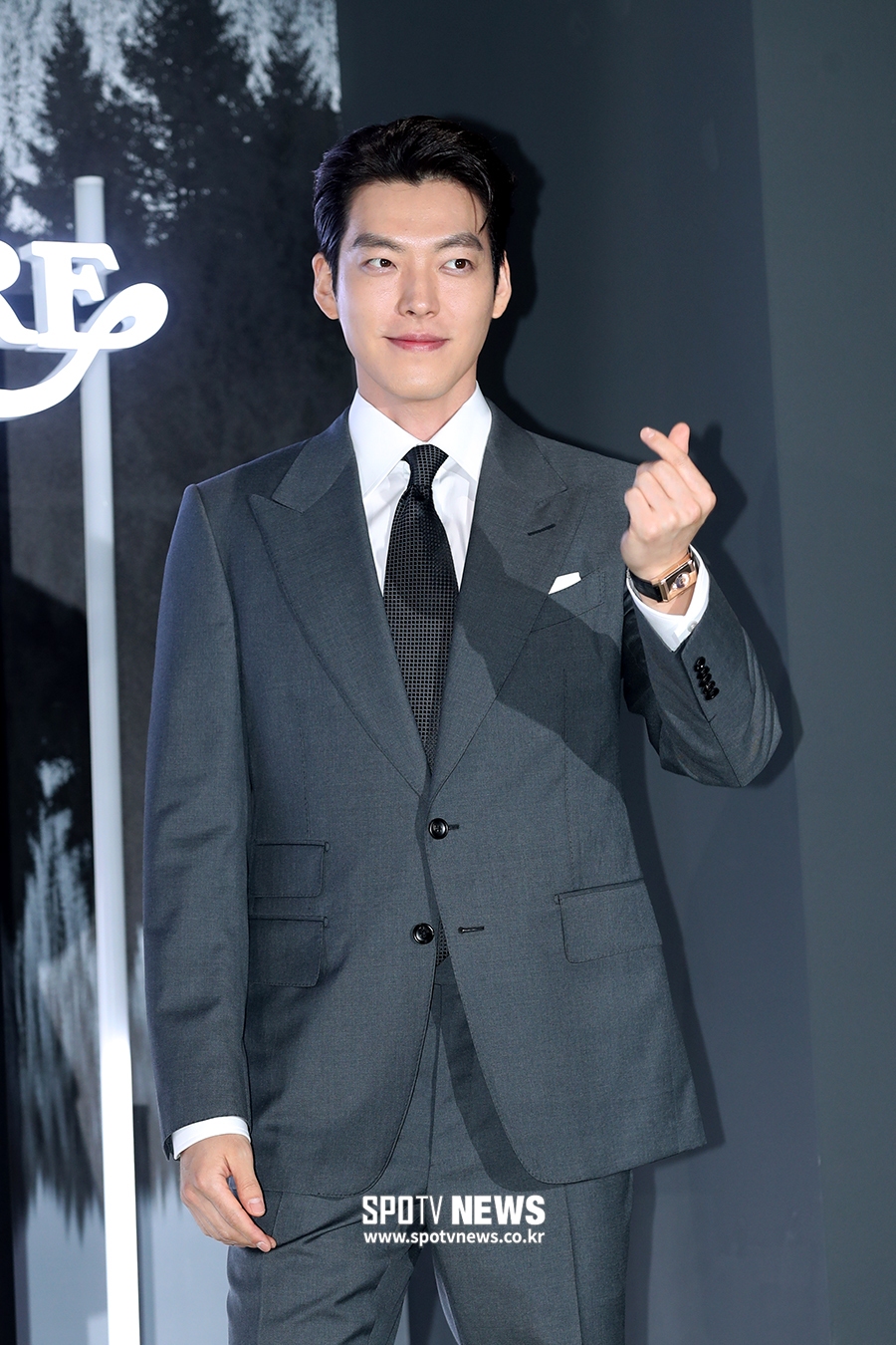 [포토S] 김우빈, 신민아 향한 하트