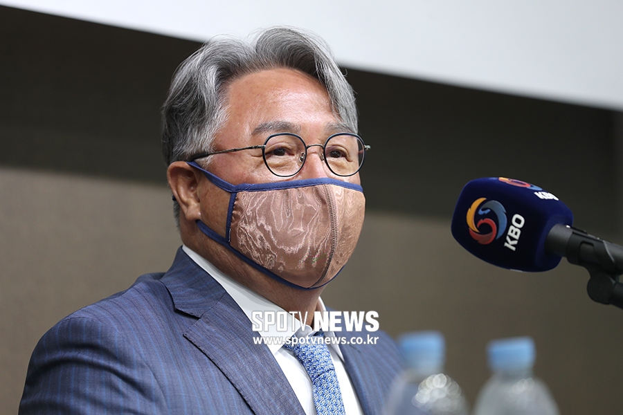 [포토S] 김경문 감독, "오지환 수비 제일 잘해"