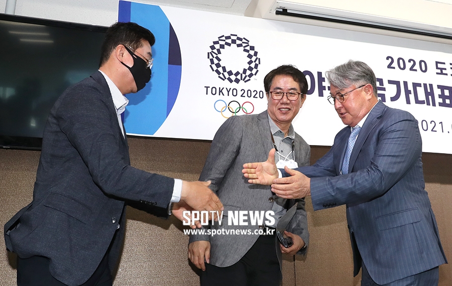 [포토S] 김경문 감독, '이종열 코치, 잘해봅시다'