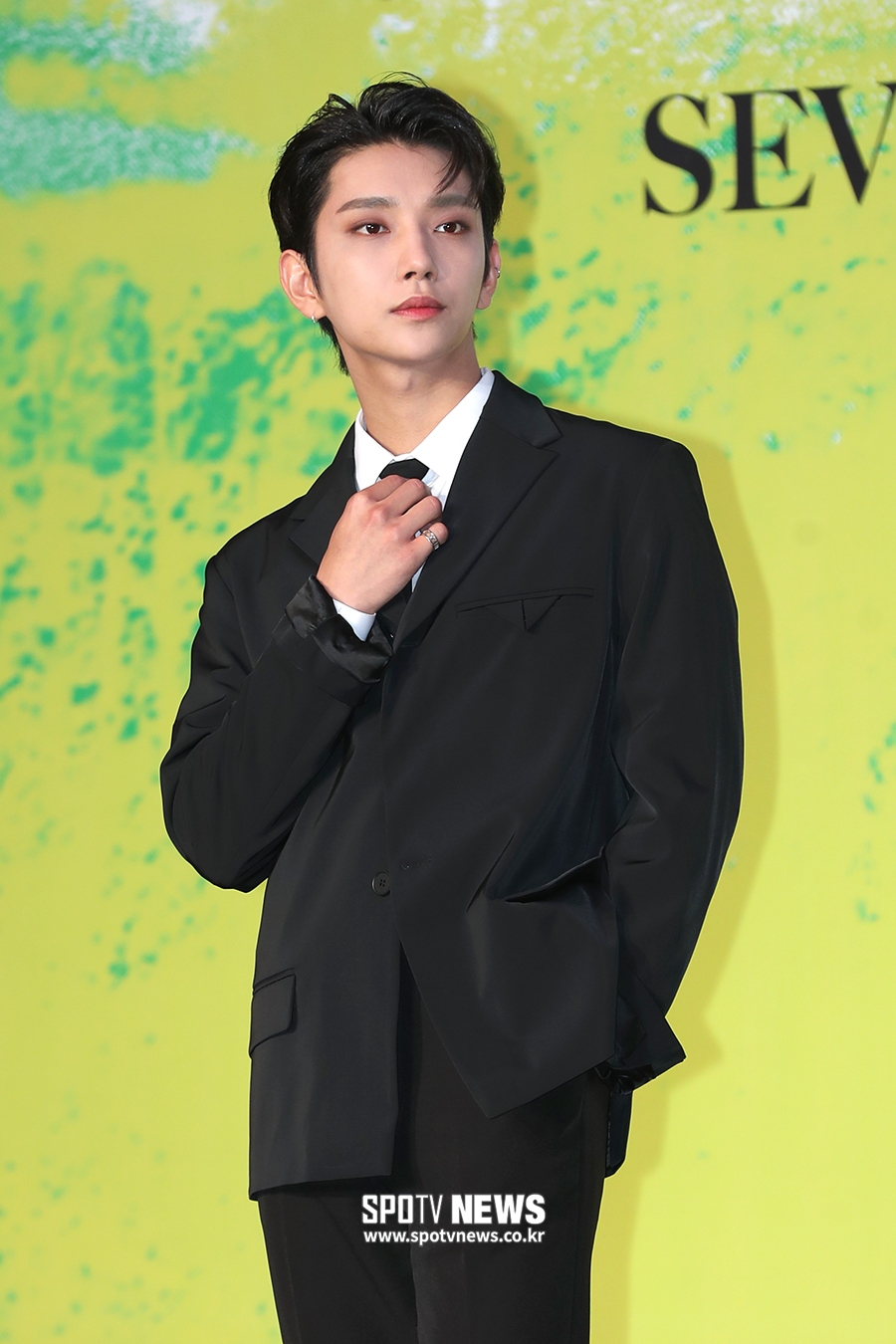 [포토S] 세븐틴 조슈아, 넥타이 살짝