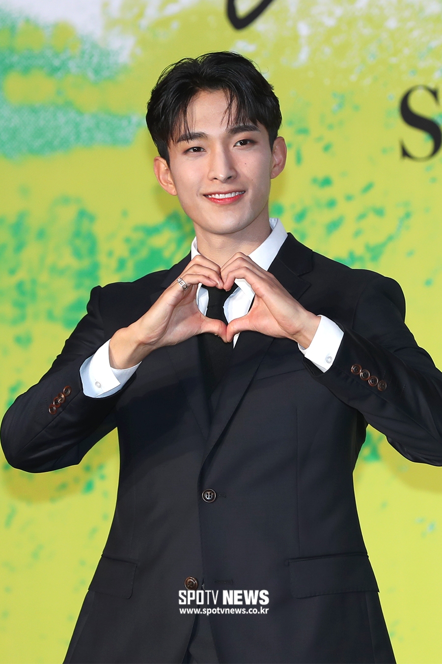 [포토S] 세븐틴 도겸, 하트 발사