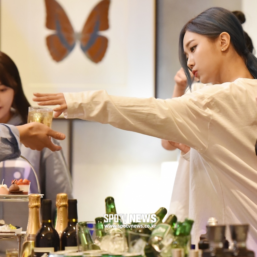 [포토]유튜러버 혜서니, '모히또 가서 몰디브 한잔 할 표정'