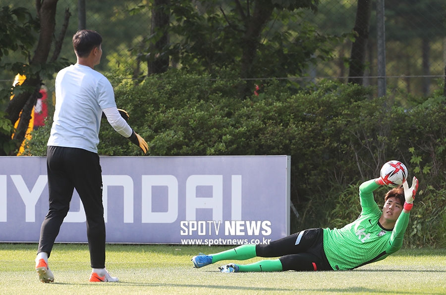 [포토S] 송범근, '어떻게든 잡아낸다!'