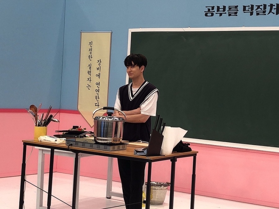 '아돌라스쿨' 영재, 브이라인 비법…"요즘 미친듯이 먹어도 살 안쪄"