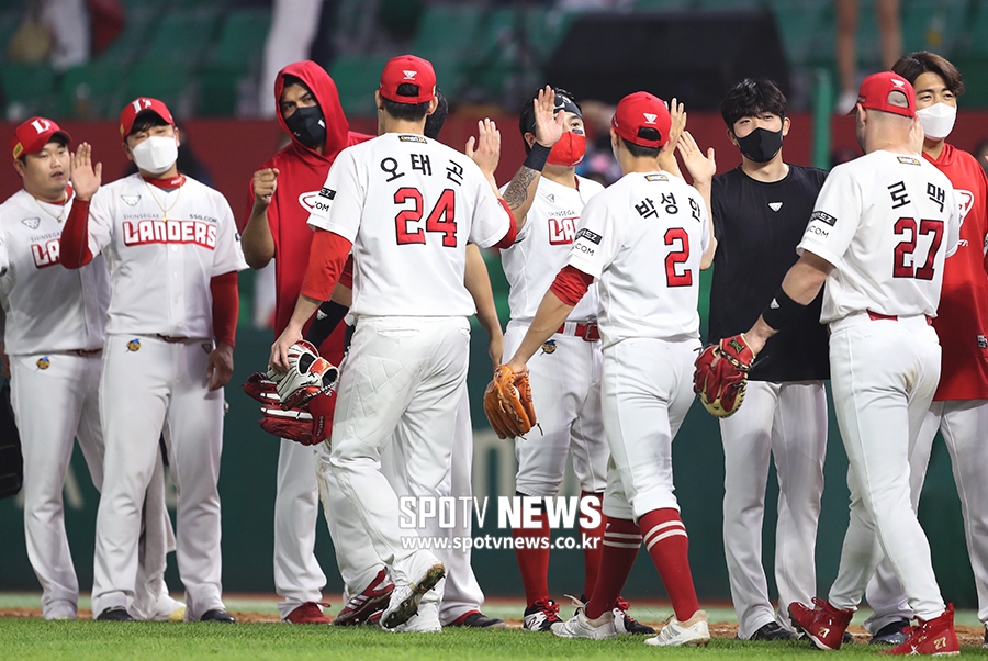 [포토S] SSG, LG 상대로 짜릿한 역전승!