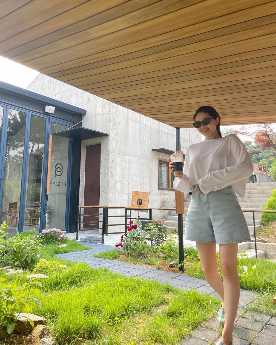 류이서, 승무원 출신다운 역대급 길쭉 다리…♥전진과 또 데이트
