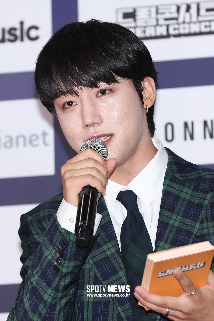 [포토S] 골든차일드 이장준, 드림콘서트 레드카펫 MC!