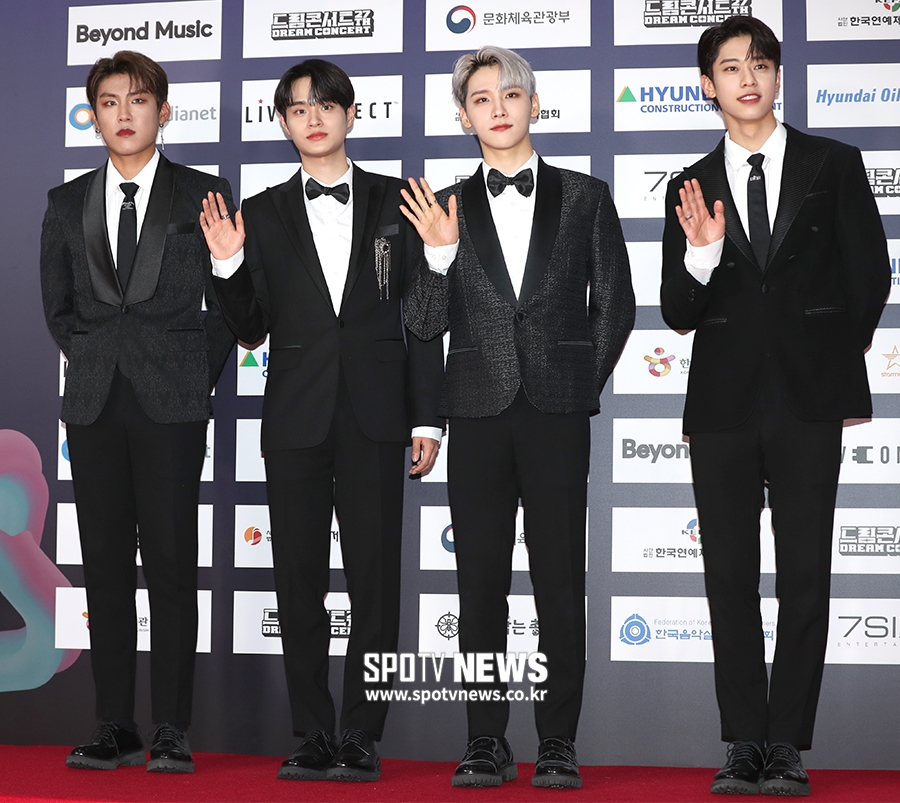 [포토S] 에이비식스, 멋진 턱시도