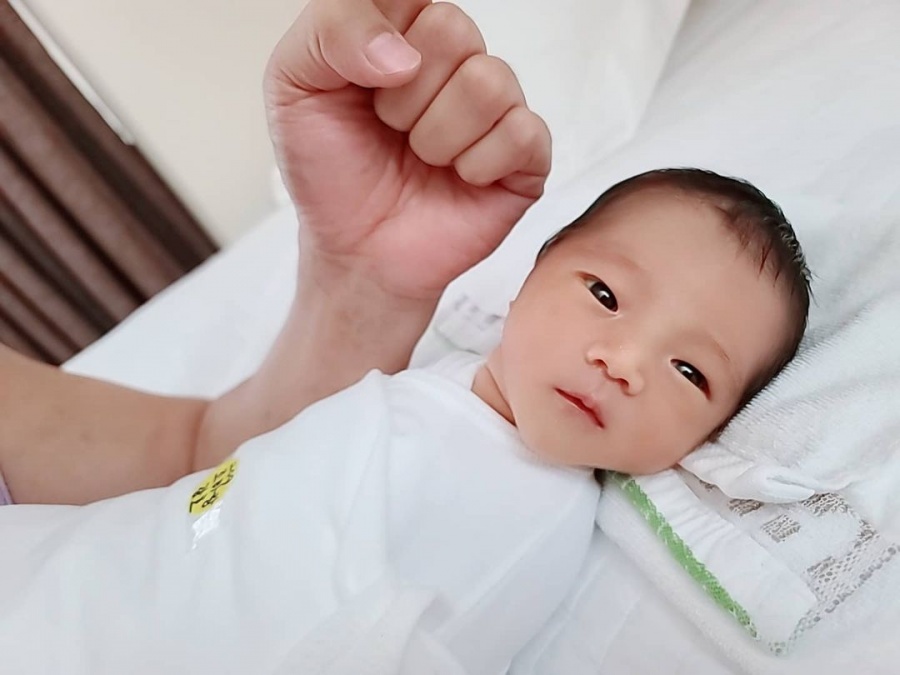 조민아 "생후 8일차 아들 사진 보정? 옛날 사람이라 앱도 없다" 반박