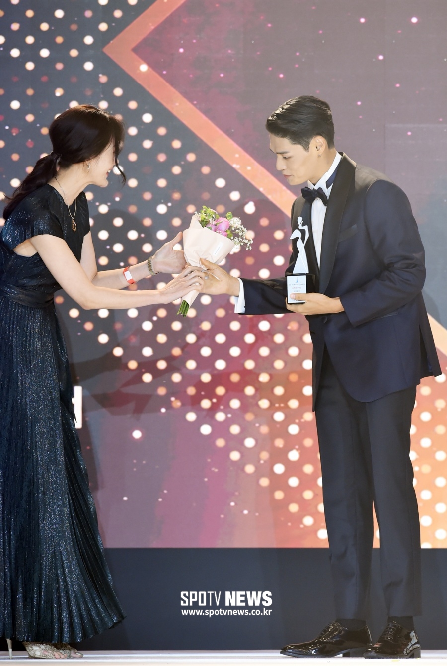 [포토]정혁, K-모델 어워즈 '올해의 모델테이너상'