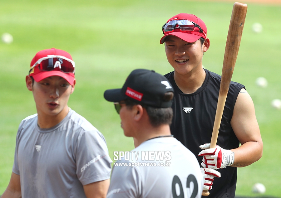 [포토S] 김찬형, '야구가 즐거워요'