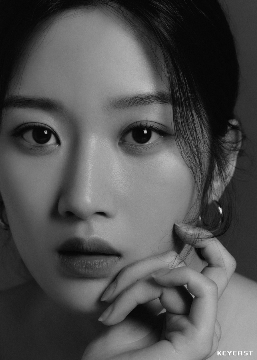 문가영 콧날에 베이겠네~ 깊이 패인 쇄골까지…분위기 '여신강림'