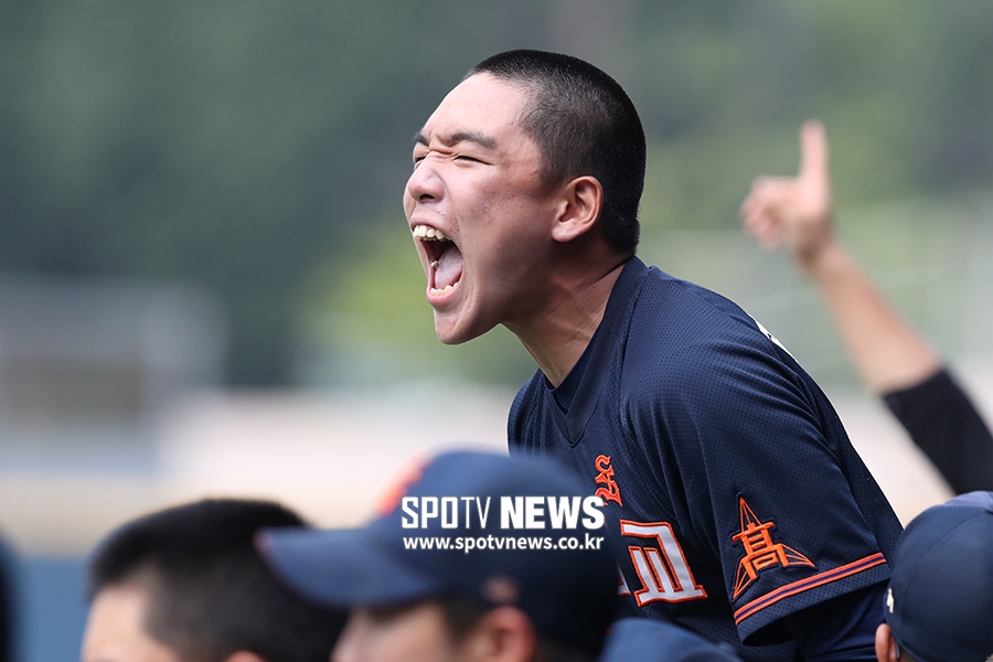 [포토S] 9회 역전 성공한 성남고, 짜릿한 포효