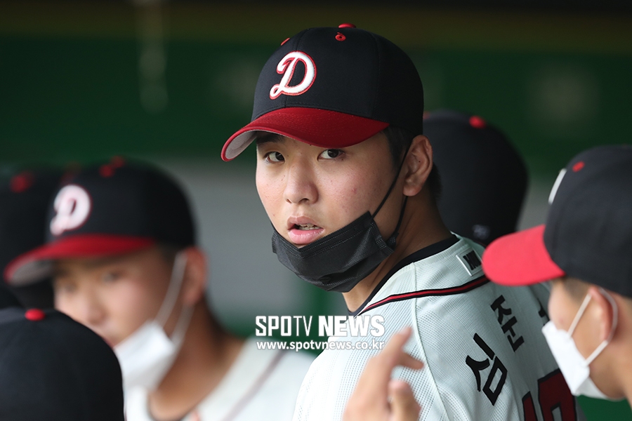 [포토S] 덕수고 심준석, '오늘도 더그아웃에서'