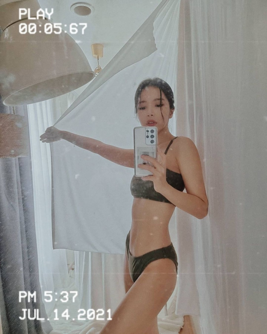 솔라, 비키니가 헐렁해 보이다니…다이어트 성공하니 더 과감해졌나