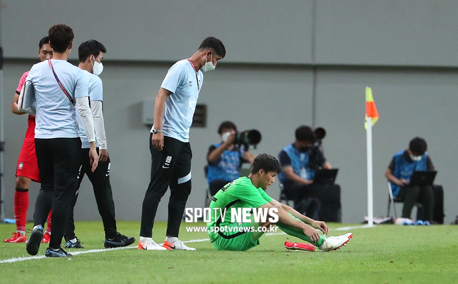 [포토S] 송범근, 아쉬움에 털썩