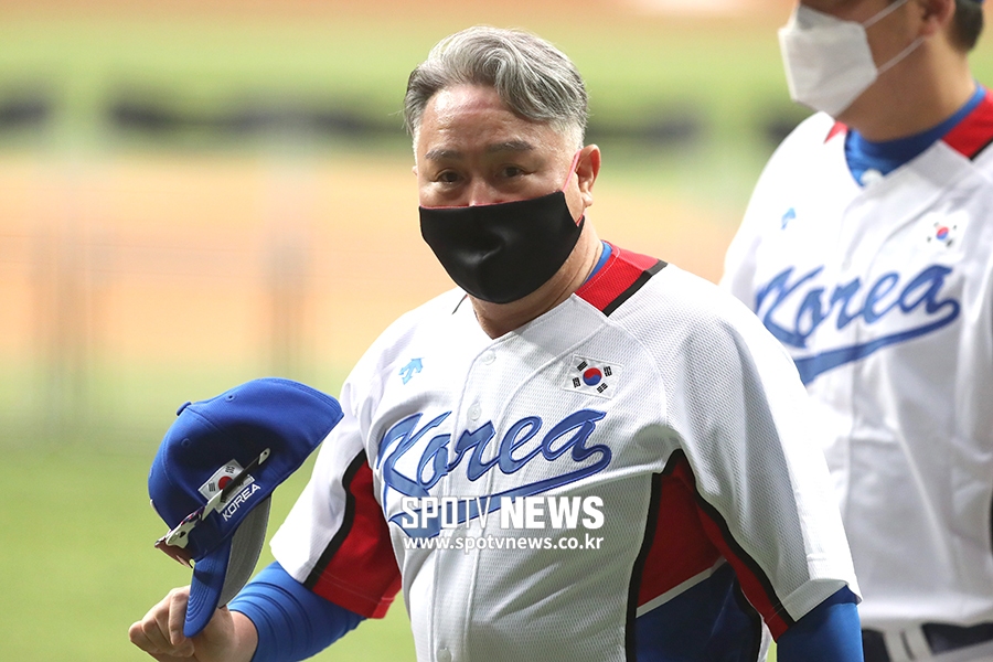 [포토S] 첫 훈련 나서는 김경문호