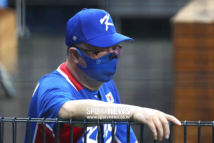 [포토S] 훈련 지켜보는 김경문 감독