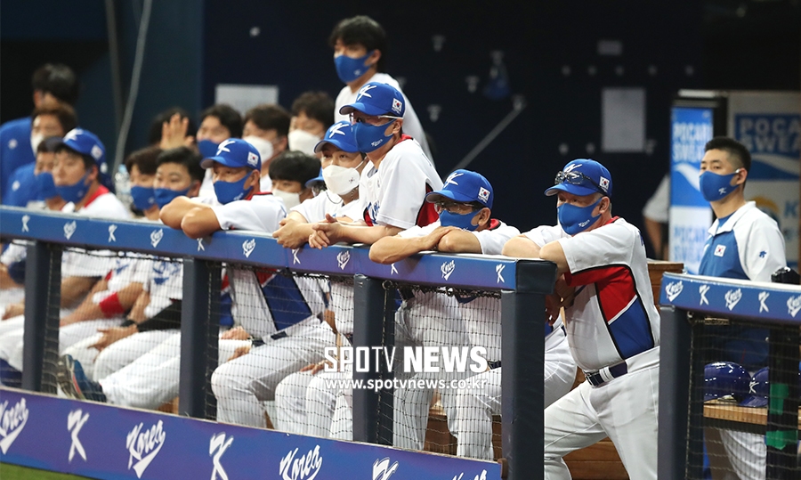 [포토S] 평가전 지켜보는 대표팀