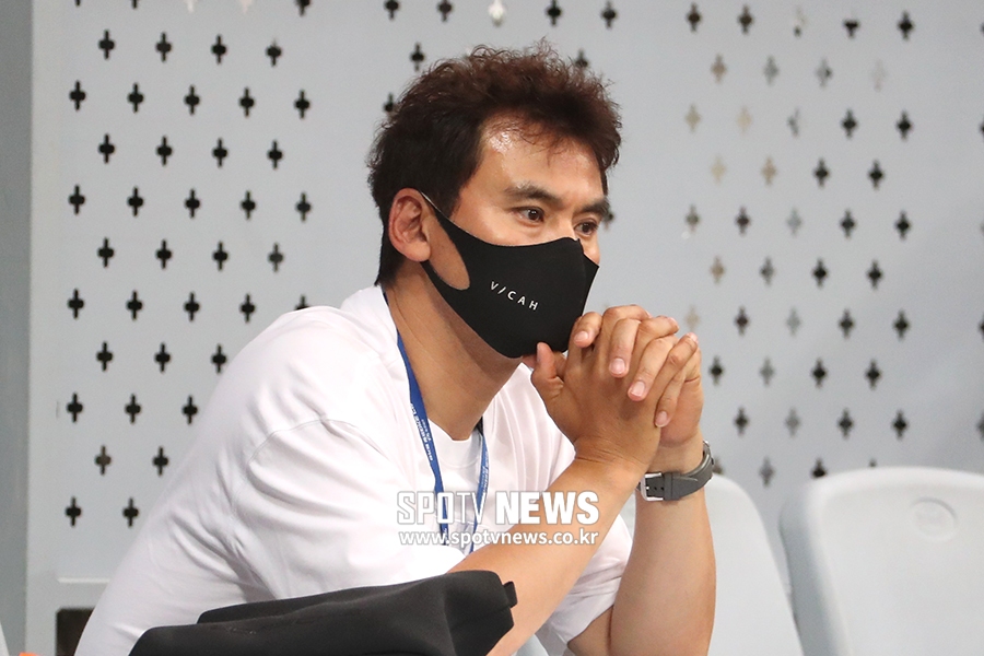 [포토S] 대표팀 경기 지켜보는 박찬호