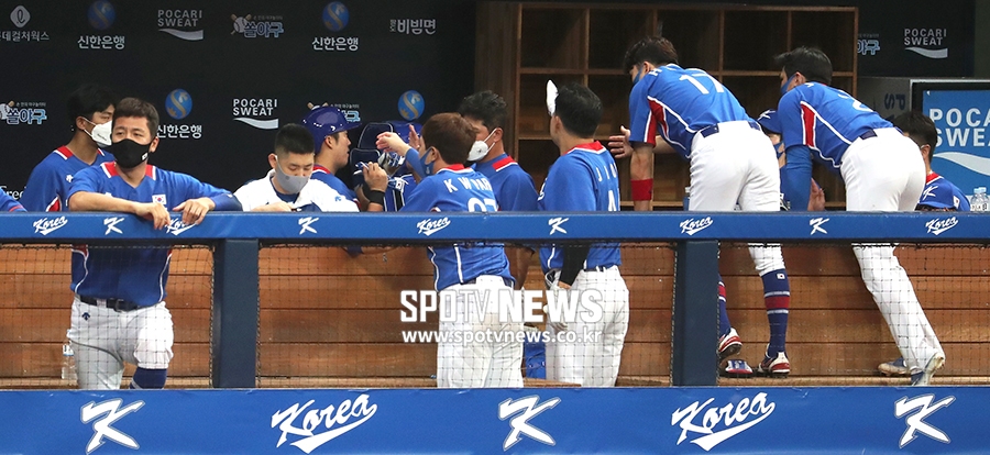 [포토S] 선취점 낸 올림픽 야구대표팀