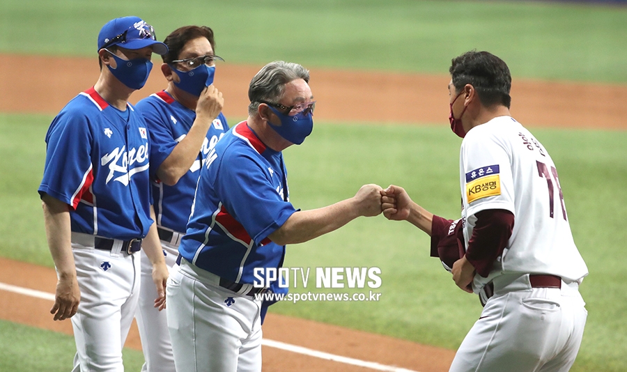 [포토S] 김경문-홍원기 감독, '평가전을 마치고'