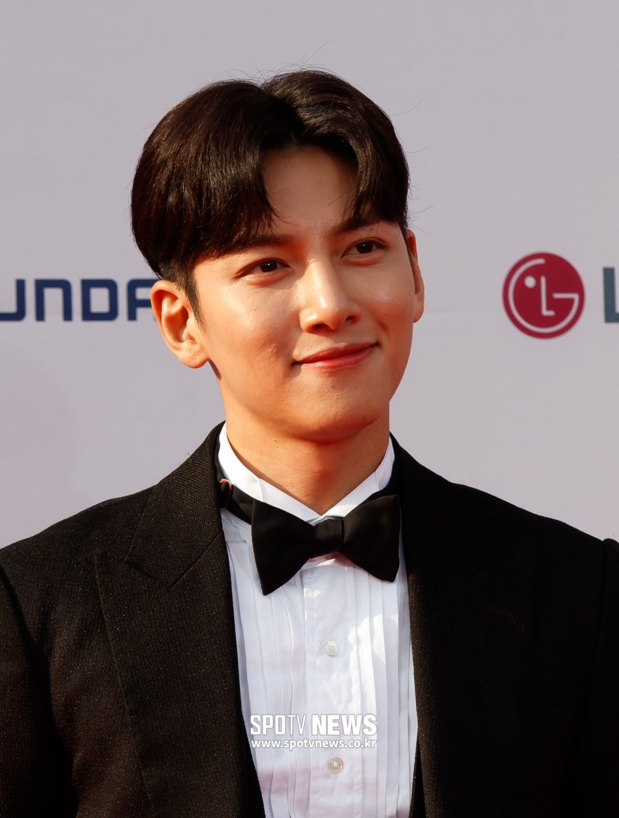 지창욱 측 "코로나19 양성 판정, 방역지침 따라 치료중"[공식]