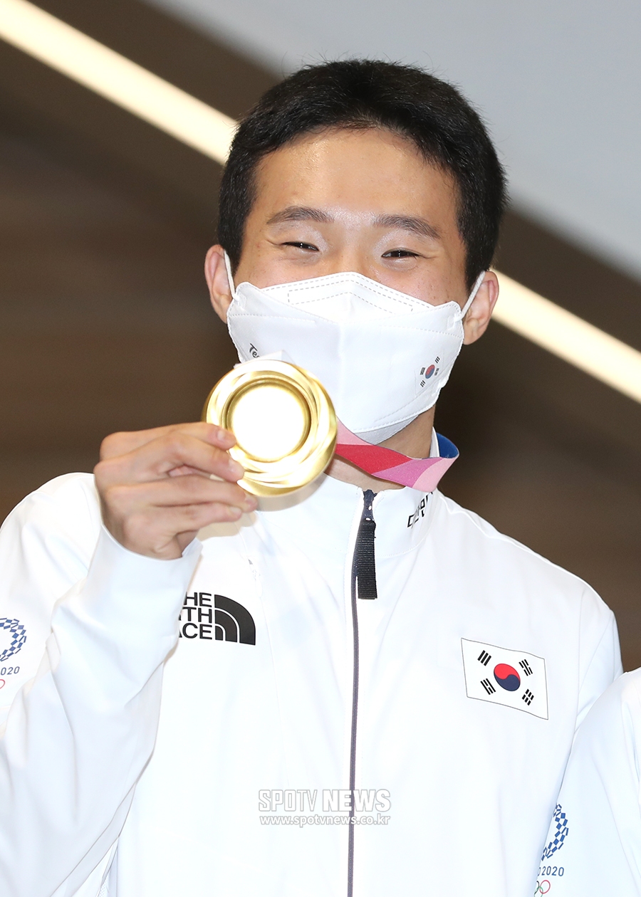 [포토S] '금의환향' 신재환, 새로운 '도마의 신'