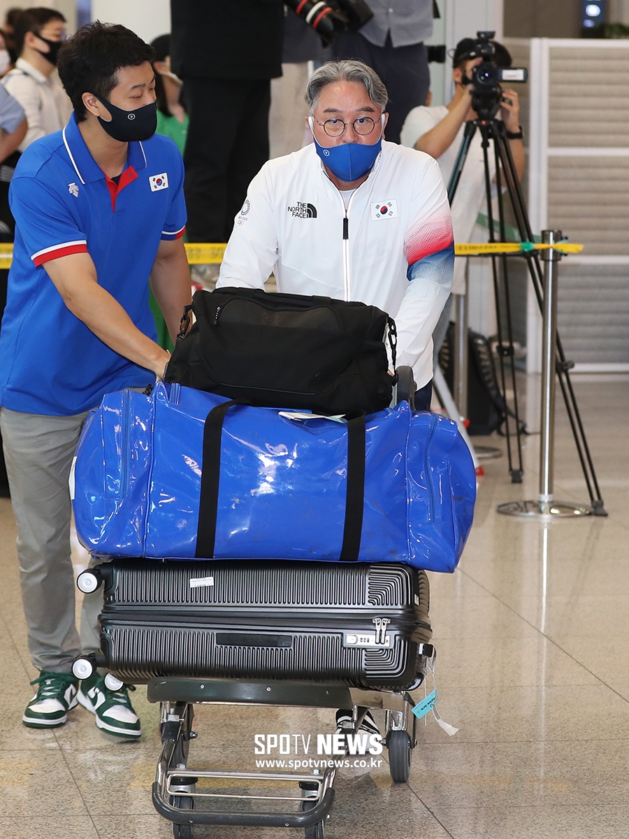 [포토S] 도쿄올림픽 마치고 귀국하는 김경문 감독
