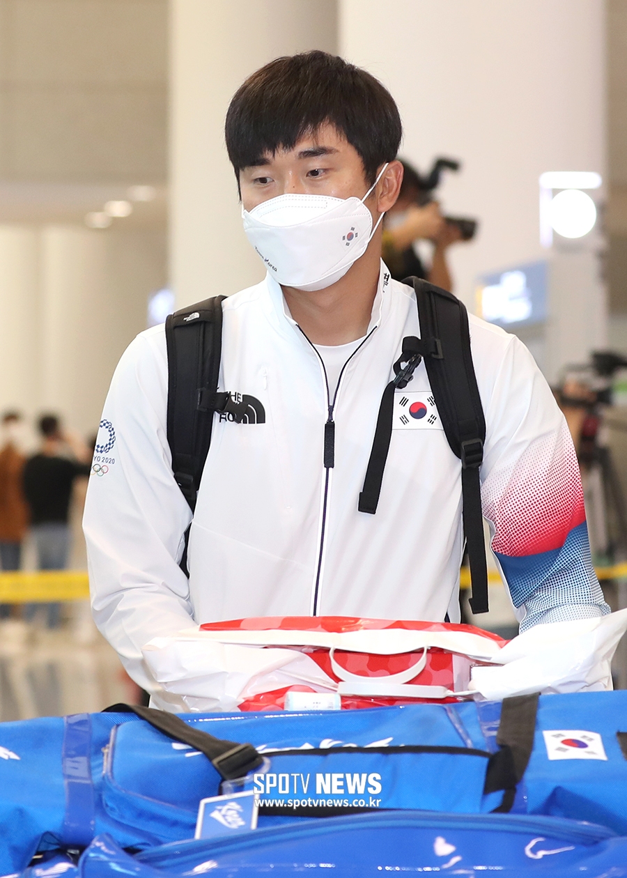 [포토S] 귀국 허경민, 아쉬움 가득한 표정