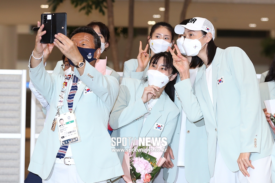 [포토S] '4강 신화' 여자 배구 대표팀, 기념 '셀피'