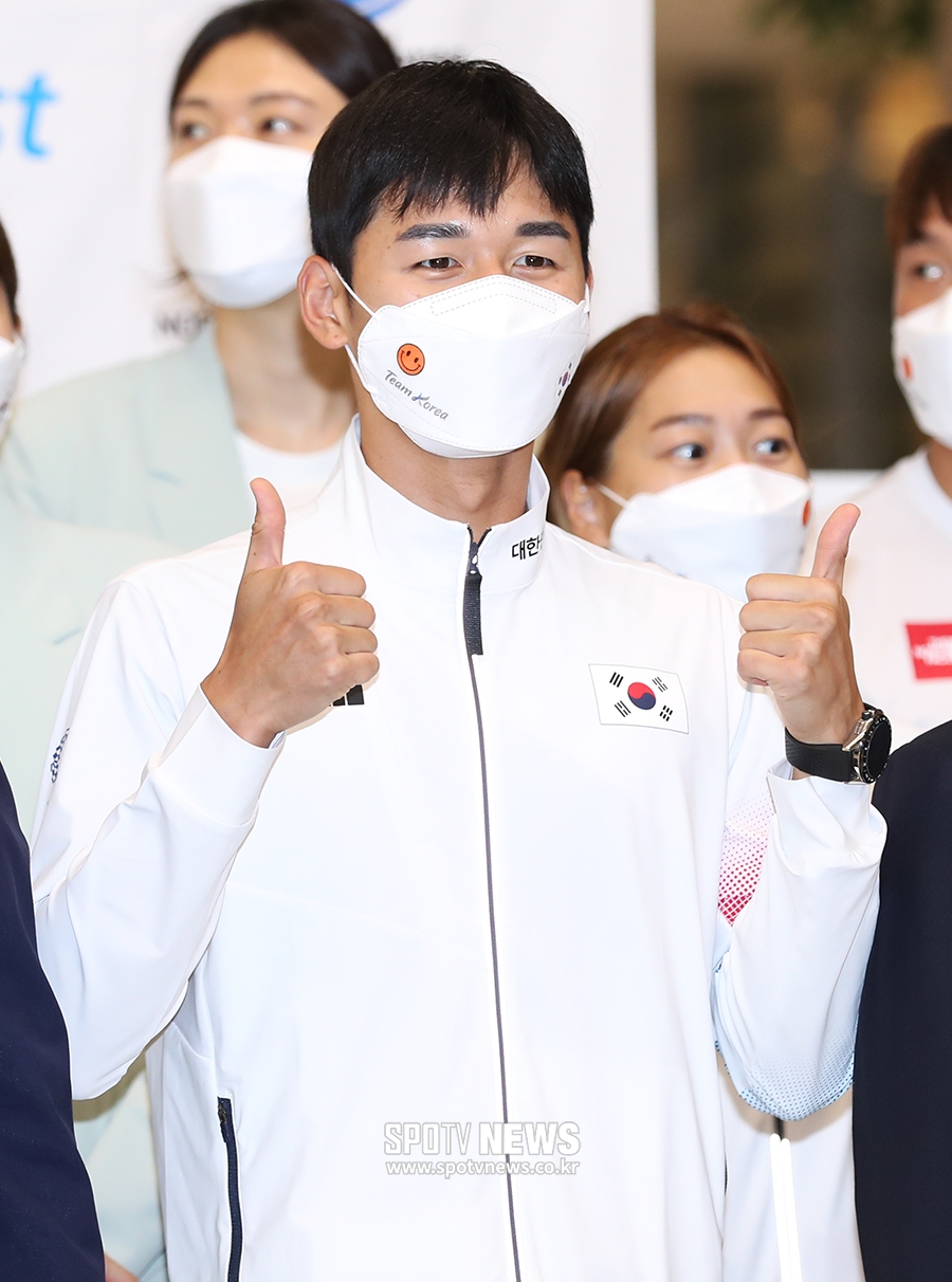 [포토S] 근대 5종 전웅태, 사상 첫 올림픽 메달 가지고 귀국