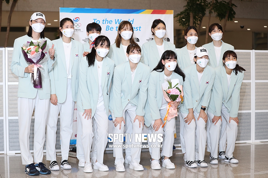 [포토S] 여자 배구 대표팀, 투혼의 4강 신화 쓰고 귀국