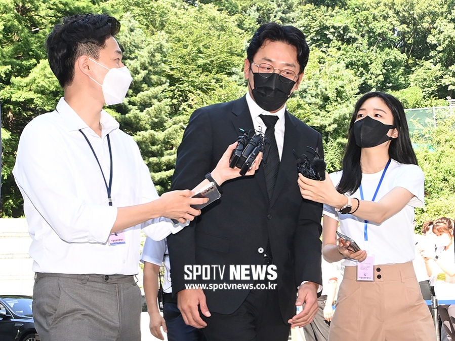 [포토S] 하정우, 질문에도 묵묵부답