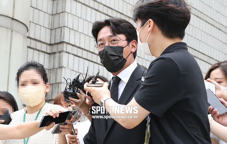 [포토S] '불법 프로포폴' 하정우, 첫 공판 마치고 급하게 이동