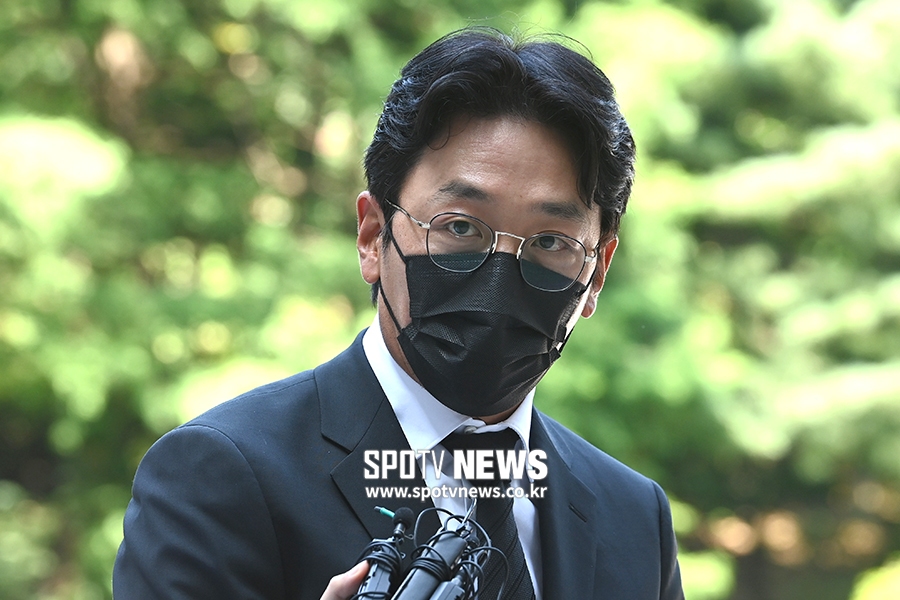 [포토S] 첫 공판 나서는 하정우