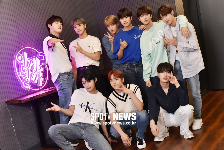 [포토]골든차일드 '이게될까? 멜론스테이션 첫 게스트로 나왔어요~'