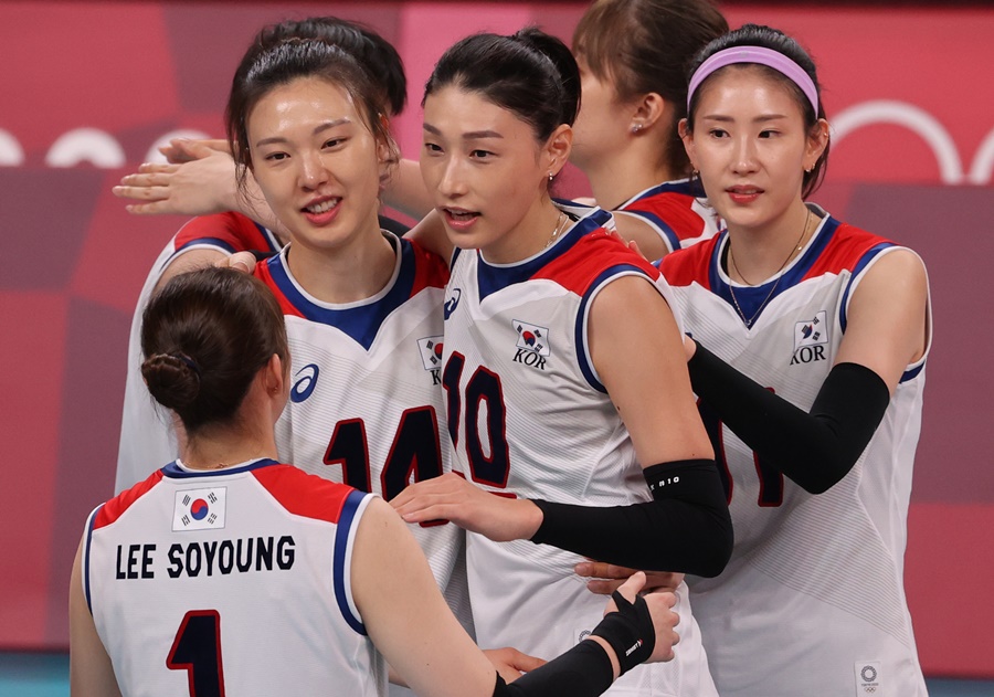 "쉬고 싶다"던 김연경, 대표팀 은퇴식도 나중으로…"후배들 믿는다"