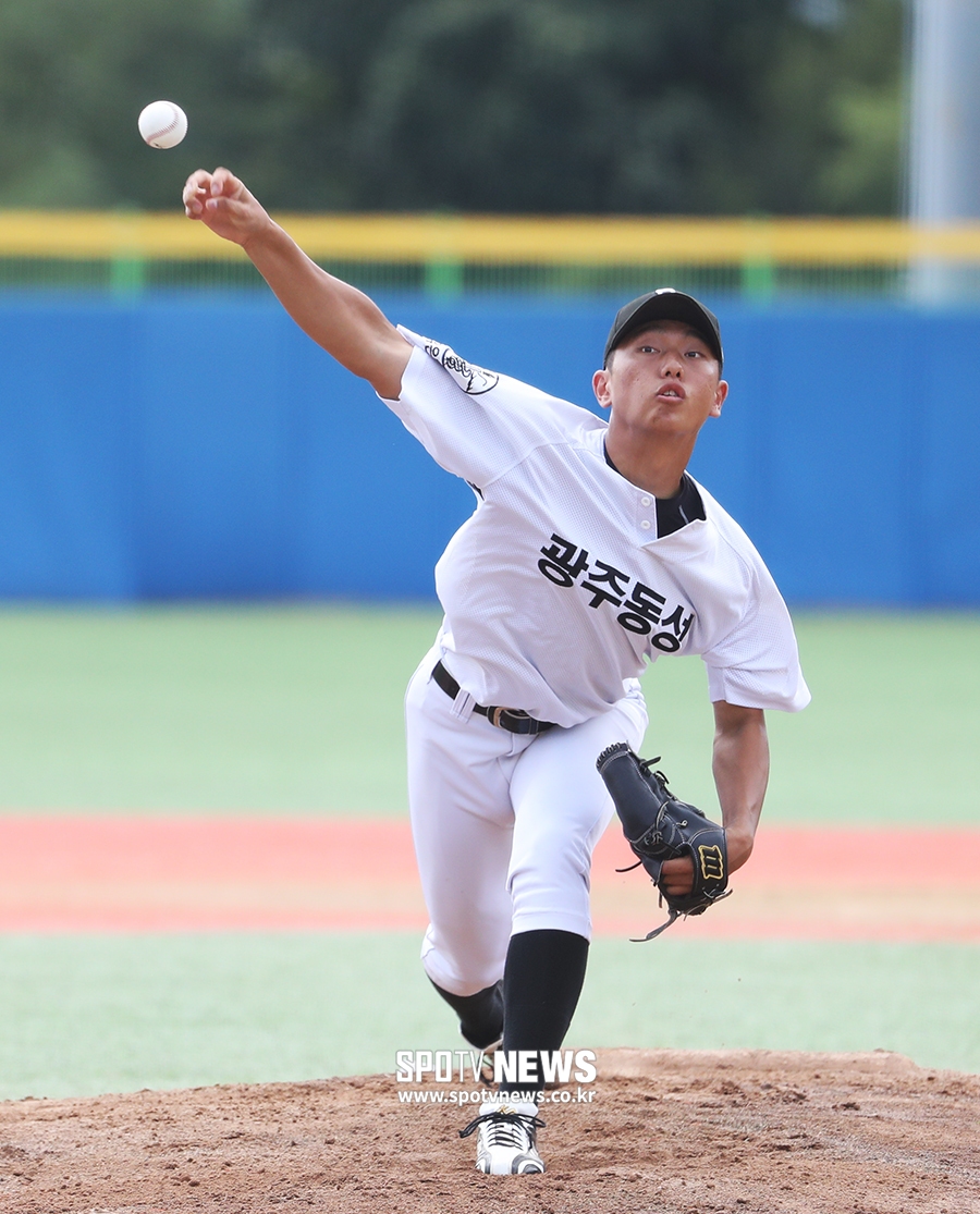 [포토S] 협회장기 결승전, 역투하는 광주동성고 선발 신헌민