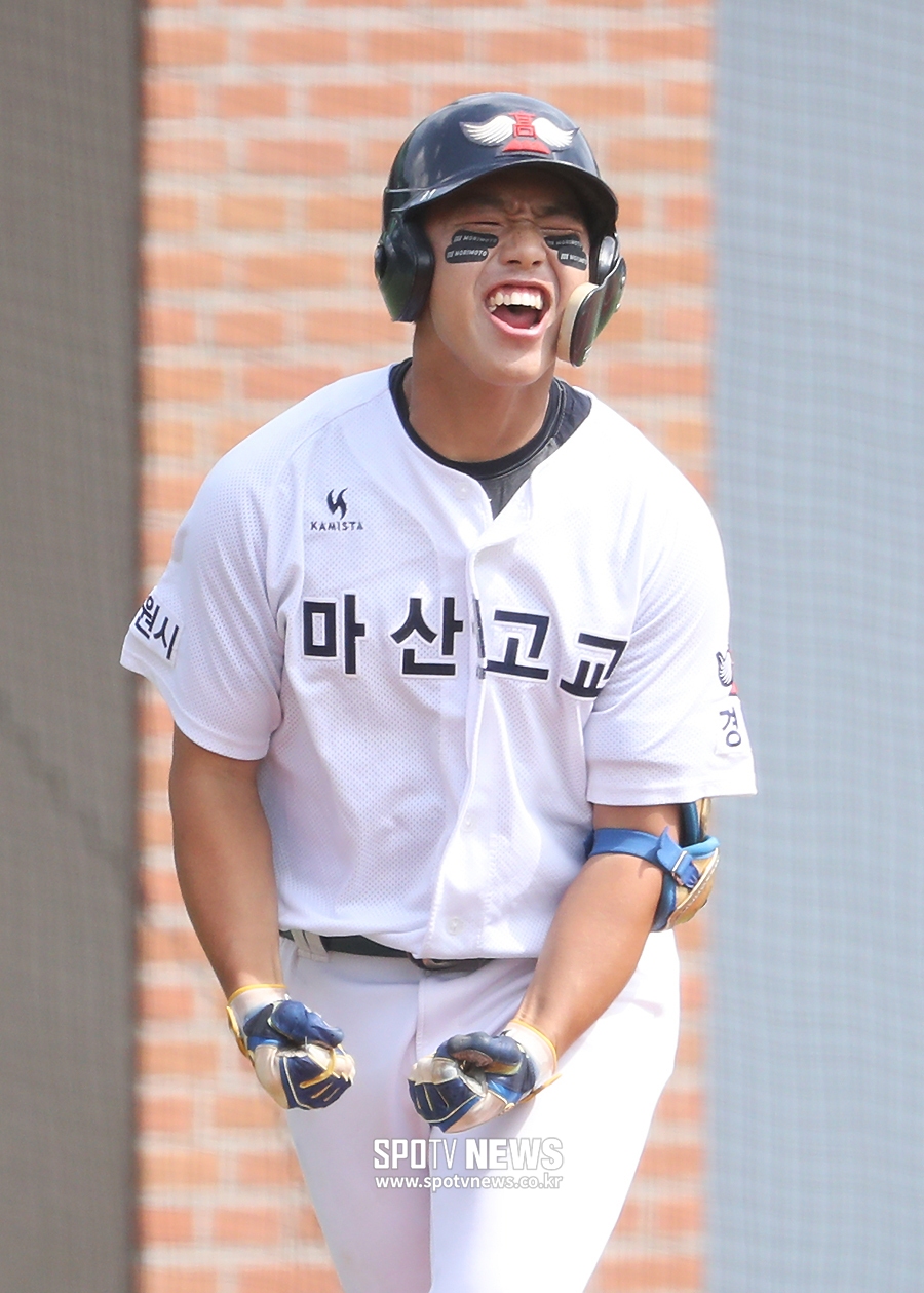 [포토S] 마산고 신용석, 역전 투런포에 주체할 수 없는 기쁨