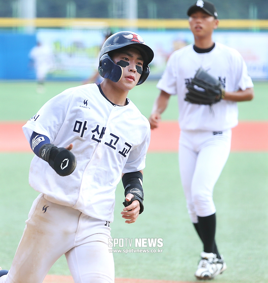 [포토S] 폭투 틈 타 역전하는 마산고